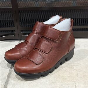 Women's Brown Leather Velcro Shoes
